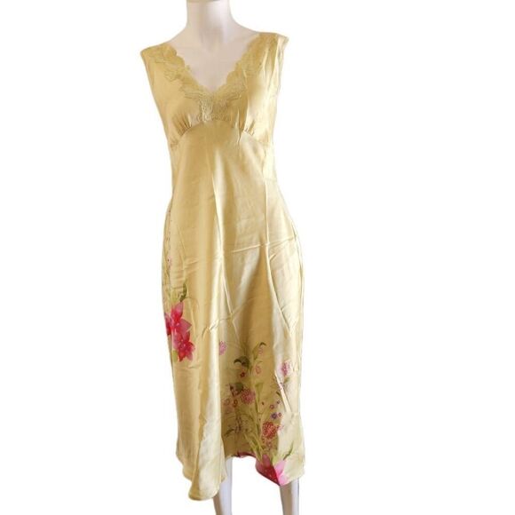 Valerie Stevens Other - Vintage Valerie Stevens M-L chartreuse beaded green nightgown floral lace